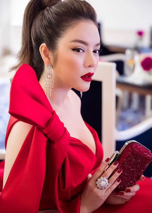 Vẻ sang trọng của Lý Nhã Kỳ gây ấn tượng tại sự kiện LHP Cannes 2018.