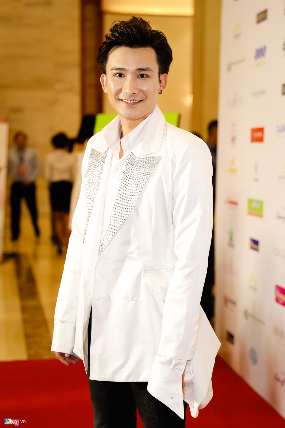 Chí Thiện cho hay anh bất ngờ khi nhận được lời mời làm MC của ban tổ chức nhưng vì muốn thứ sức bản thân nên anh chấp nhận đối diện với áp lực.