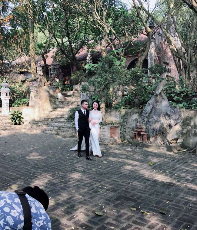 Khắc Việt và bạn gái DJ trong buổi chụp hình cưới.