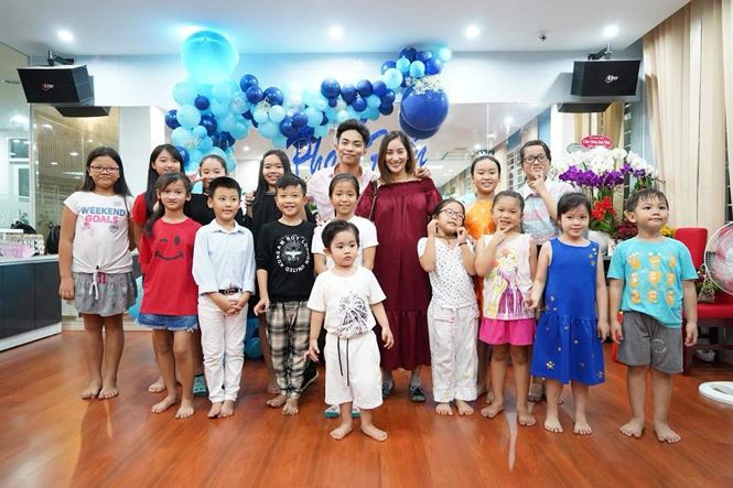 Kiện tướng Dancesport cũng tâm sự, trong lần sinh nở này cô gặp nhiều chuyện chưa may mắn và phải sinh em bé sớm hơn dự định 1 tháng, nhưng nhờ có Phan Hiển mà cô đã vượt qua tất cả.