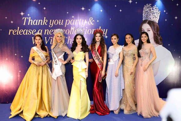 Buổi tiệc còn có sự xuất hiện của dàn Hoa hậu Nga.