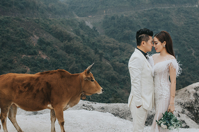 Lâm Vũ và Huỳnh Tiên gặp nhau tại Las Vegas trong một bữa tiệc của một người bạn và nhanh chóng trúng tiếng sét ái tình, cả hai hẹn hò 3 tháng rồi quyết định tiến đến hôn nhân.