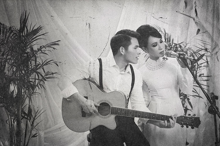 Về việc kết hợp với Phương Linh, Uyên Linh trong sản phẩm mới, nam ca sĩ cho biết: “Đã là dự án đặc biệt nhất trong sự nghiệp thì không thể thiếu vắng 2 “người tình” ưng ý của mình rồi".