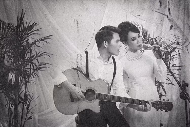 Về việc kết hợp với Phương Linh, Uyên Linh trong sản phẩm mới, nam ca sĩ cho biết: “Đã là dự án đặc biệt nhất trong sự nghiệp thì không thể thiếu vắng 2 “người tình” ưng ý của mình rồi".