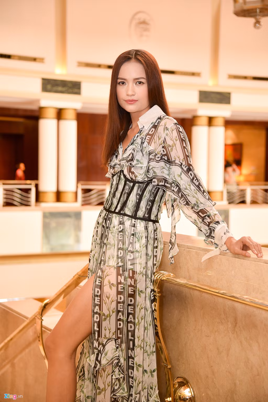 Quán quân Next Top Model, Ngọc Châu diện váy xuyên thấu gợi cảm kết hợp cùng thắt lưng corset trong suốt.