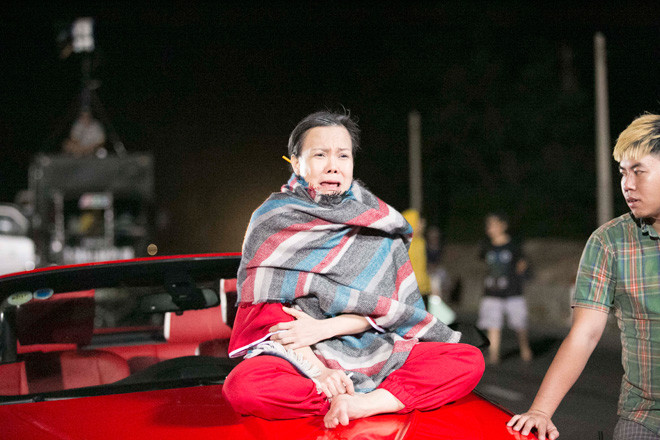 Nữ nghệ sĩ khiến cả đoàn phim hú vía sau khi bị nhiễm lạnh vì cảnh quay ngoài biển.