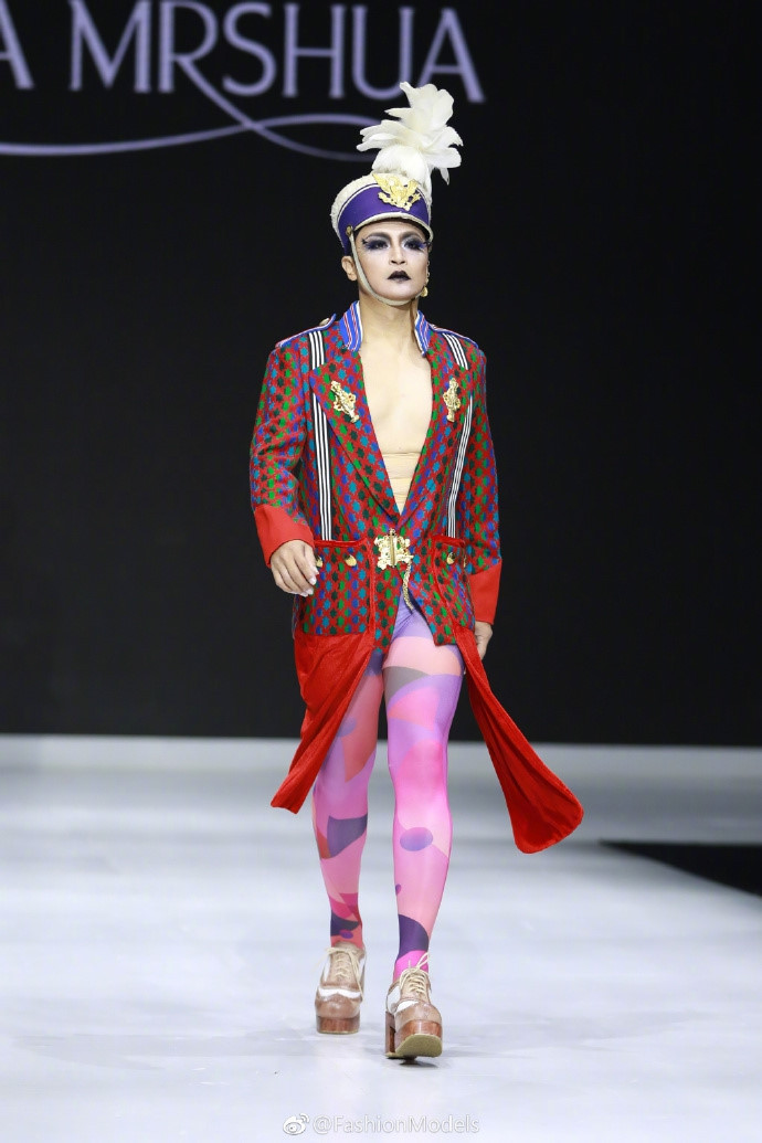 Thời gian qua, Trần Chí Bằng thường xuất hiện với hình ảnh gây tranh cãi, bị đánh giá lố lăng.