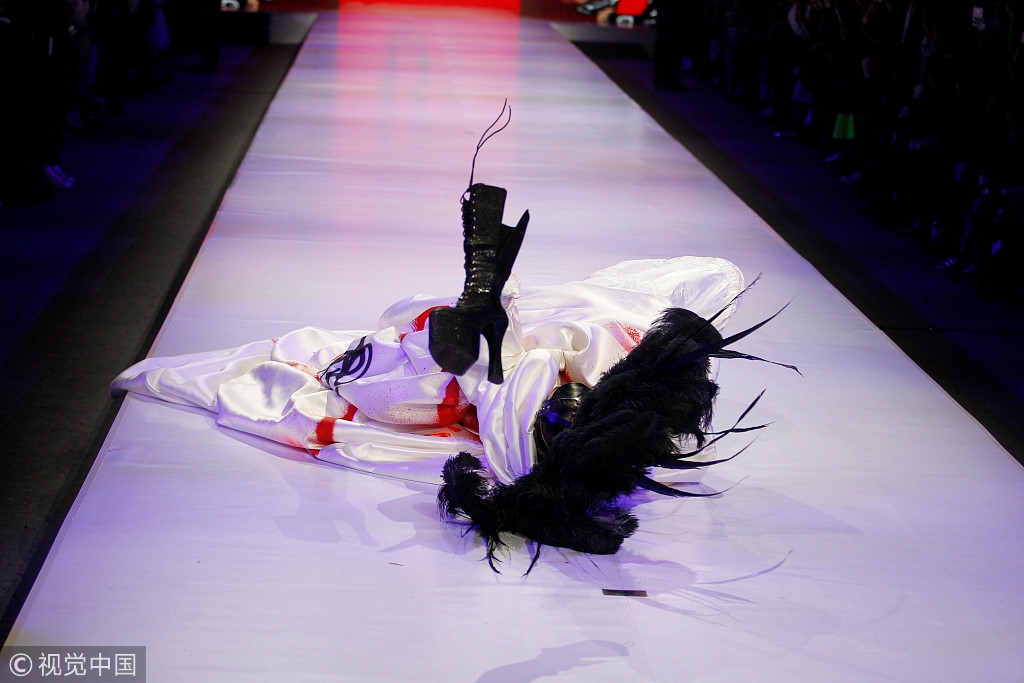 Trần Chí Bằng gần như biến mất trong nhiều năm. Cái tên của anh trở thành nhỏ bé bên cạnh những đồng đội cũ như Ngô Kỳ Long và Tô Hữu Bằng. Ai cũng nghĩ trong cái tên Trần Chí Bằng mãi mãi biến mất khỏi showbiz, dù anh có chất giọng tốt và ngoại hình na ná “Ca ca” Trương Quốc Vinh.