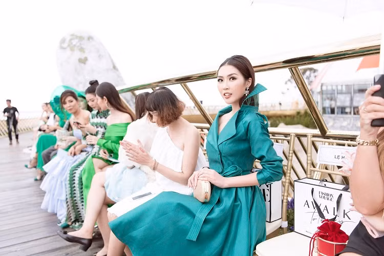 Người đẹp Tường Linh cũng góp mặt trong sự kiện. Cô được chú ý khi tham gia các cuộc thi nhan sắc.