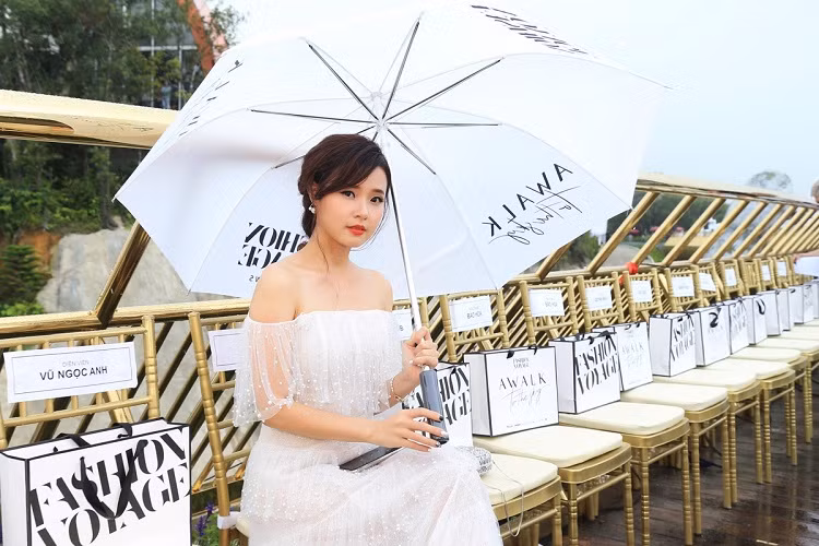 Sau ồn ào chuyện tình cảm, Midu tập trung vào công việc và gặt hái thành công.