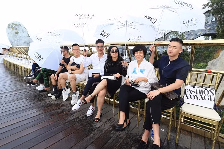 MC Diễm Quỳnh trên hàng ghế khách mời.