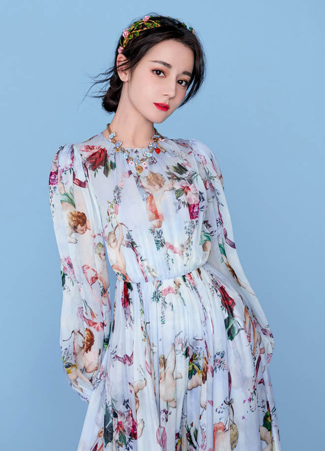 Năm 2017 - 2018, tên tuổi của Nhiệt Ba lên cao như diều gặp gió nhờ liên tiếp xuất hiện trong 3 bộ phim ăn khách: Tam sinh tam thế thập lý đào hoa, Lệ cơ truyện và Liệt hỏa như ca.