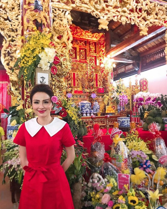 Qua hình ảnh mà Diễm Hương chia sẻ, đa số cư dân mạng đều nhận xét gương mặt của người đẹp này quá lạ.