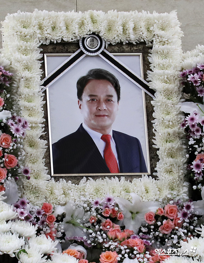 Jo Min Ki từng là ngôi sao hàng đầu cho đến khi vướng bê bối xâm hại tình dục.