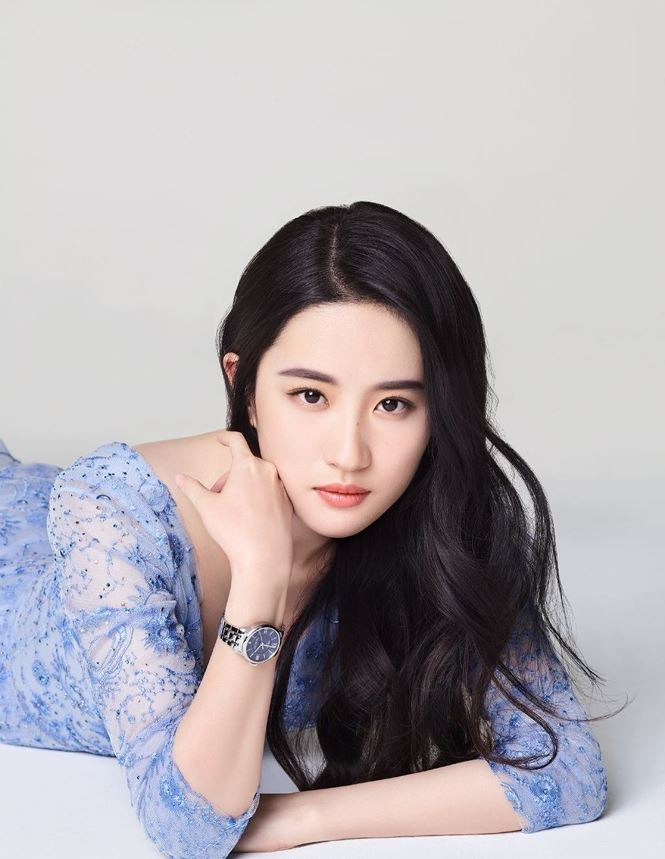 Được biết, trong quá trình hơn 1 năm tuyển chọn, trước khi được giao vai Mộc Lan, mỹ nhân Hoa ngữ đã "đánh bại" hơn 1000 ứng viên khác.