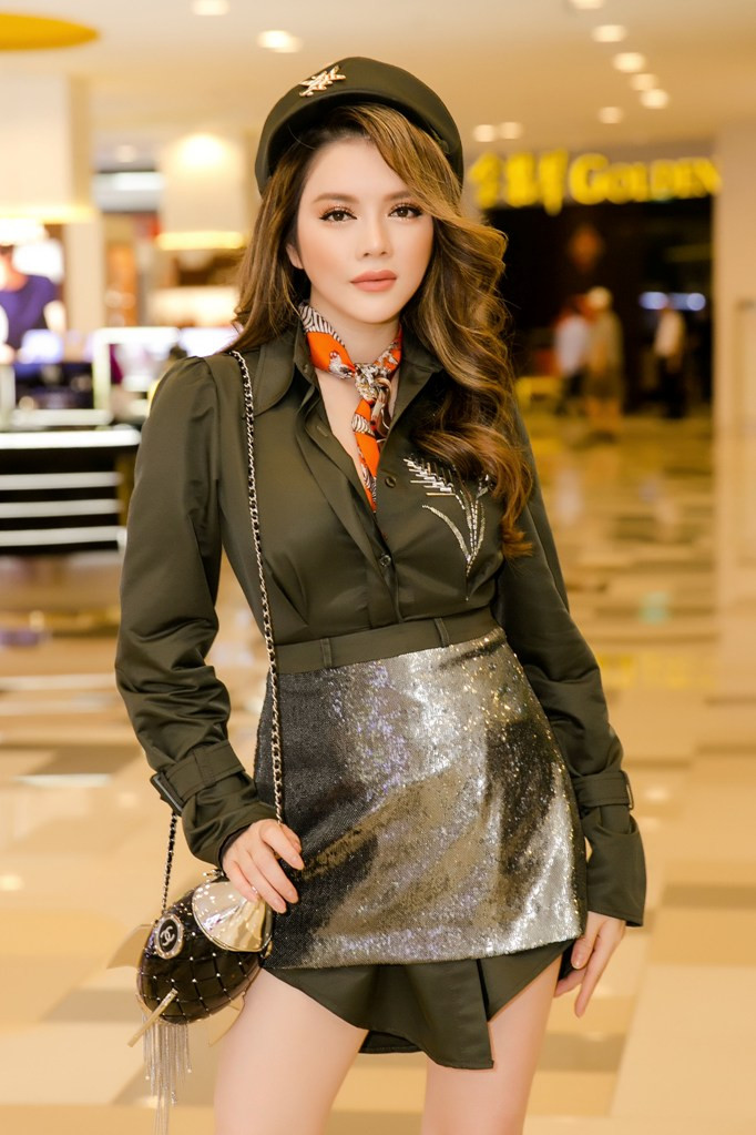 Trong sự kiện ra mắt phim "Nhiệm vụ bất khả thi: Sụp đổ", Lý Nhã Kỳ gây ấn tượng khi xuất hiện với hình ảnh khác lạ.