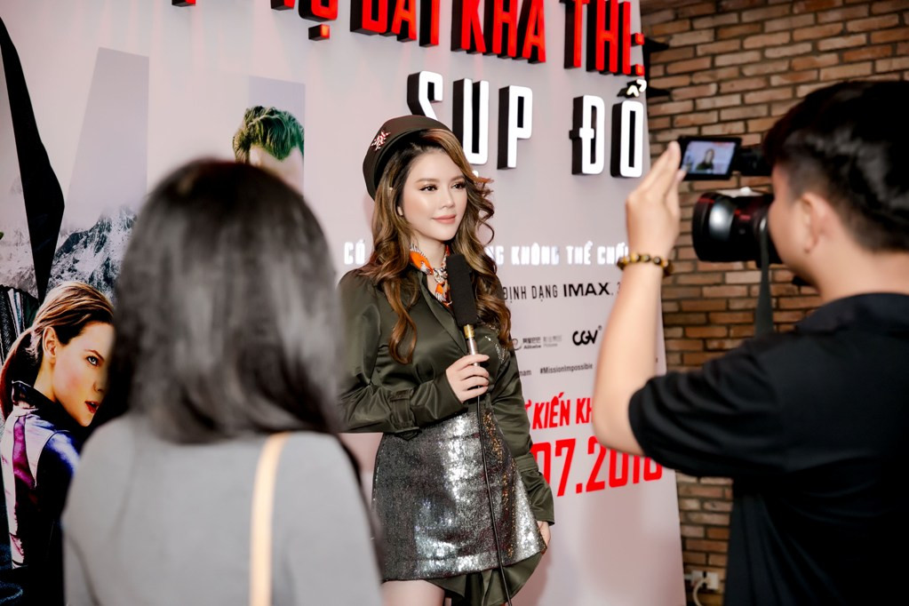 Lý Nhã Kỳ chia sẻ: “Tom Cruise là một trong những tài tử Hollywood mà Lý Nhã Kỳ đặc biệt yêu mến. Không chỉ sở hữu khuôn mặt điển trai với nụ cười rạng rỡ, Tom Cruise còn là một nam diễn viên thực lực và luôn có sự đột phá trong từng tác phẩm".