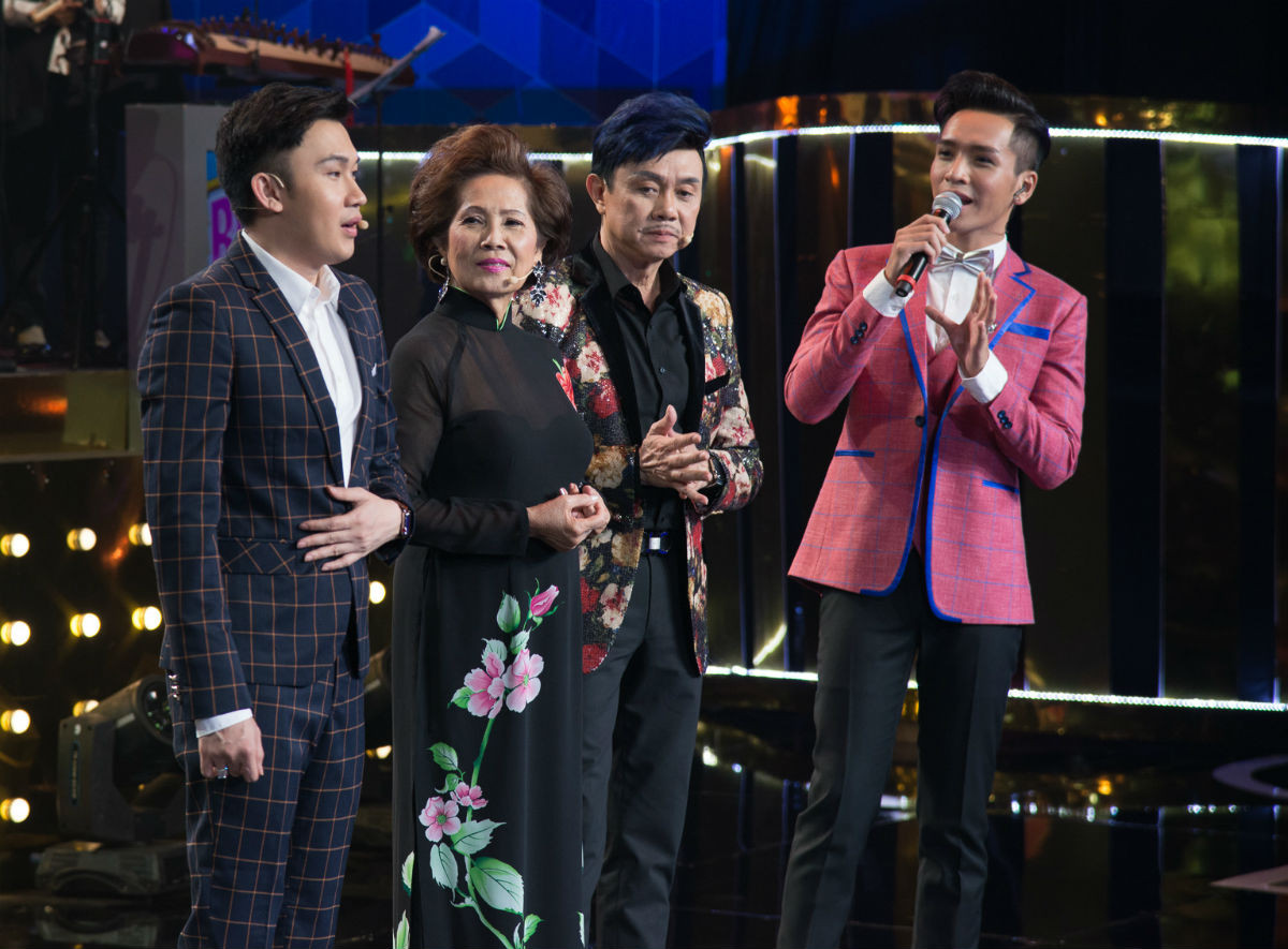 Dương Triệu Vũ ngồi ghế nóng với danh ca Phương Dung và Chí Tài.