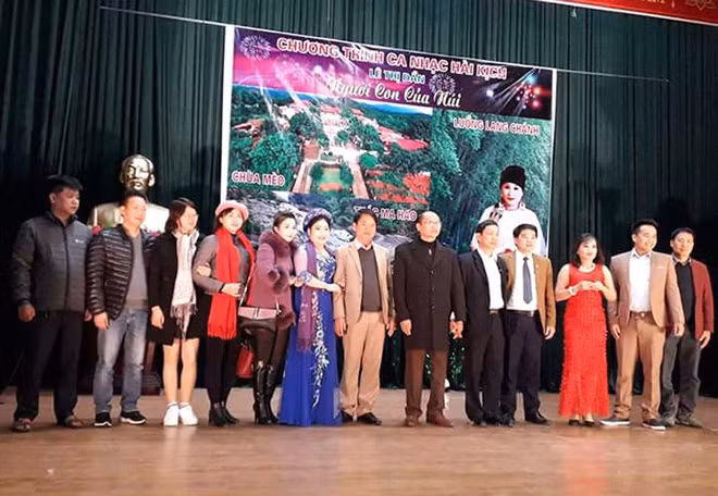 Hình ảnh liveshow đầu tiên của Lê Thị Dần được tổ chức tại quê nhà. Ảnh: NVCC.