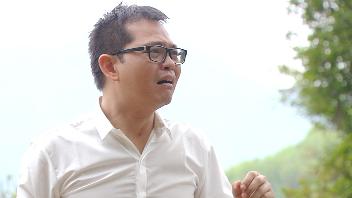 NSND Trung Hiếu từng bị đồn là gay vì mãi không lấy vợ.