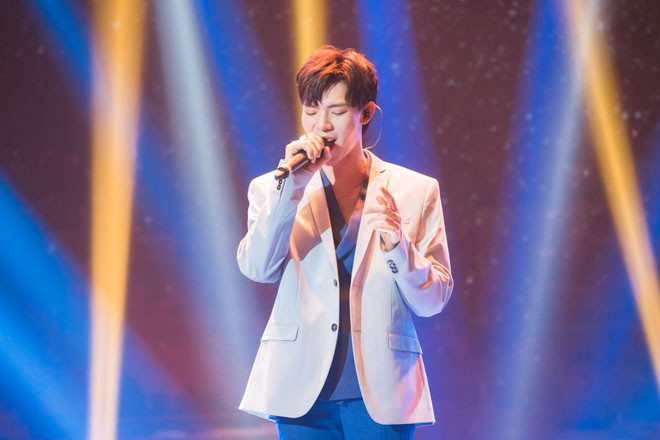 Erik tiếp lửa chương trình với ca khúc “Mình chia tay đi”, đây cũng là ca khúc mới toanh sắp được ra mắt của nam ca sĩ vào ngày 5/9 tới.