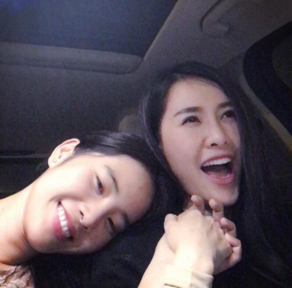 Nam Em và Quế Vân rất thân thiết.