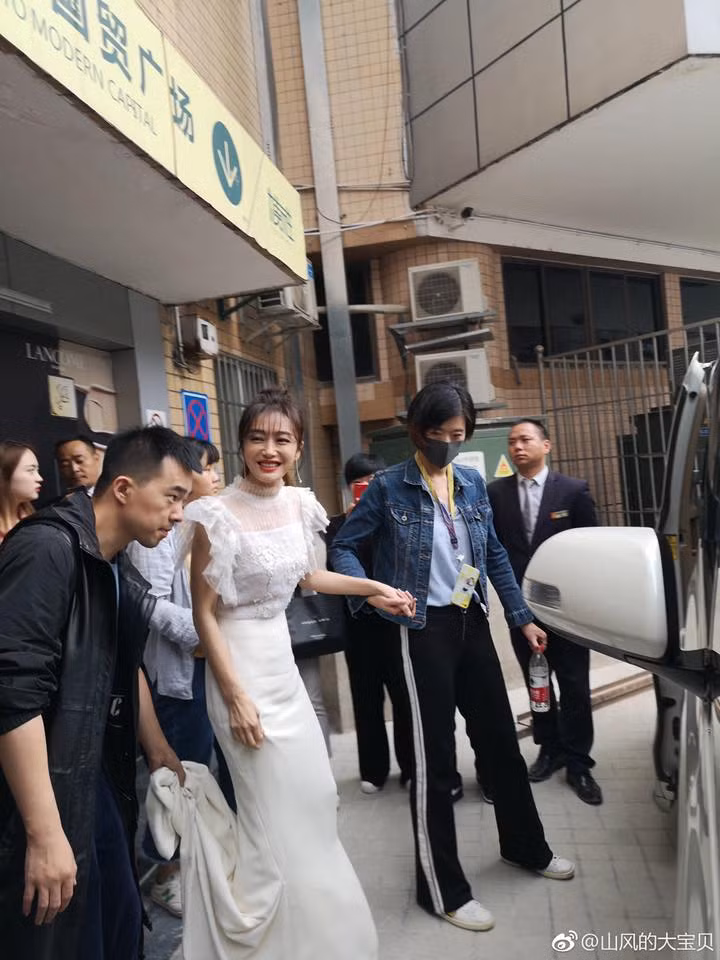 Tan Lam di co nguoi diu, vay duoc nguoi nang-Hinh-2