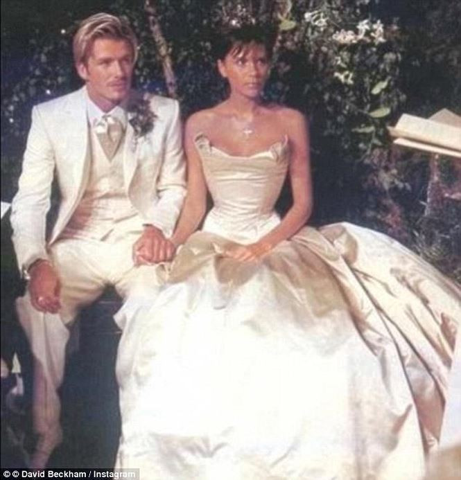 Cặp trai tài gái sắc lung linh trong ngày cưới.