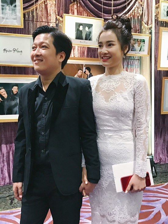 Một thiết kế váy cưới với phom dáng hiện tại tôn lên thân hình chuẩn không mỡ thừa cũng là một gợi ý thú vị, biết đâu Nhã Phương sẽ mặc trong ngày cưới. Dù sao thời gian cũng là câu trả lời chính xác nhất, người hâm mộ chỉ có thể đợi.