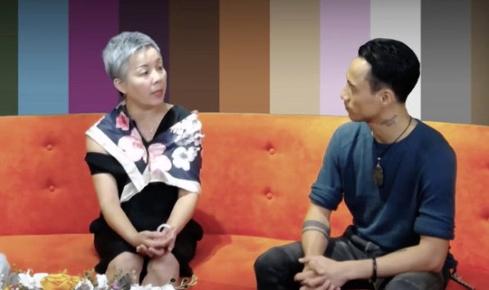 Phạm Anh Khoa khiến dư luận sốc trước phát ngôn "vỗ mông là để chào hỏi” trong clip lên tiếng xin lỗi về chuyện gạ tình.