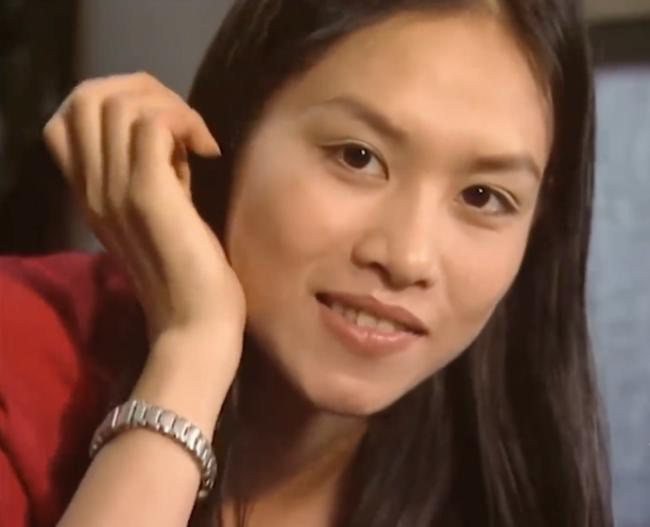 Sau 17 năm, nữ diễn viên Hà Hương - người đảm nhận vai Nguyệt "thảo mai" trong phim Phía trước là bầu trời bất ngờ được khán giả "khơi lại" và dành sự yêu mến đặc biệt.