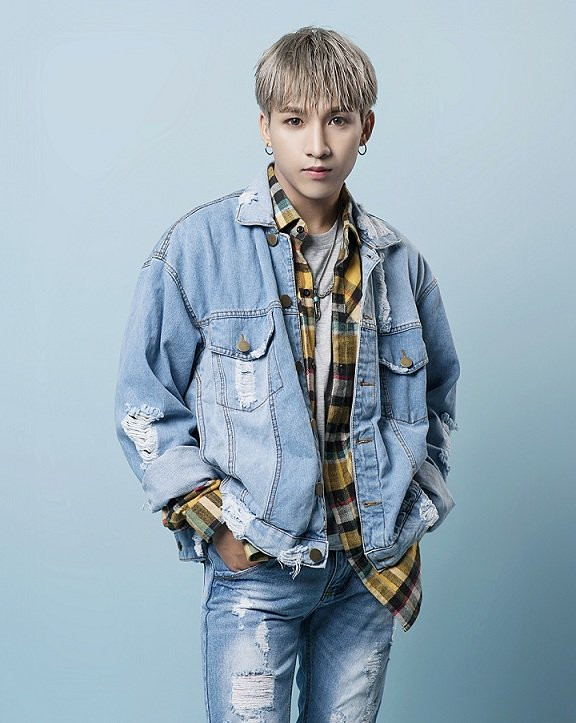 Trong dòng trạng thái mới nhất, Hàn Khởi tỏ thái độ thách thức khi nhắn gửi đến Only C: "Đàn ông nói là làm, đã hẹn ra tòa thì đừng có trốn, đúng sai hãy để tòa án quyết định".