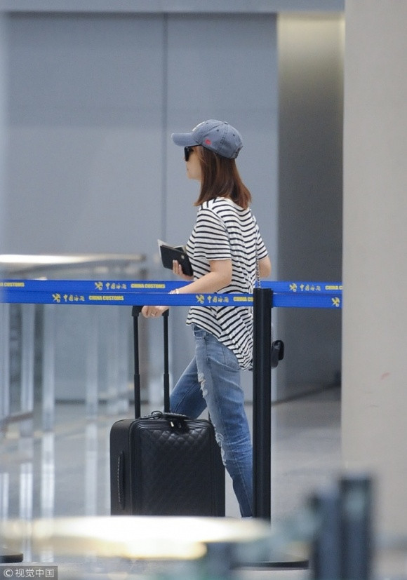 Có thể thấy sau khi tranh thủ ở bên chồng, Lâm Tâm Như đã nhanh chóng bắt chuyến bay về xứ Đài với con gái Cá heo nhỏ.