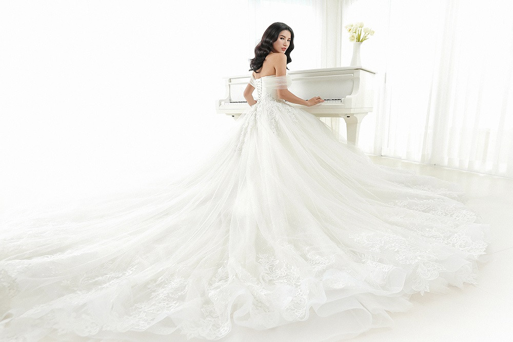 Dù quỹ thời gian Louis Trần về nước khá hạn hẹp, song cả hai đã kịp hoàn hiện bộ hình kỷ niệm đầy hạnh phúc.