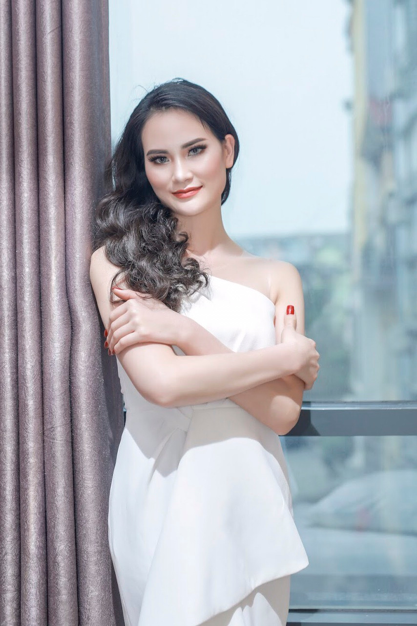 Người đẹp Đặng Thị Thịnh.