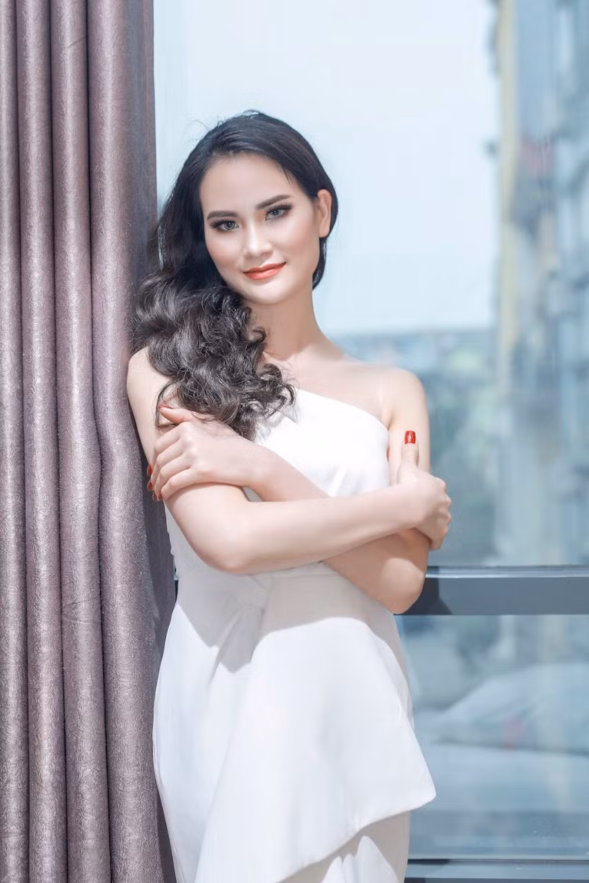 Người đẹp Đặng Thị Thịnh.