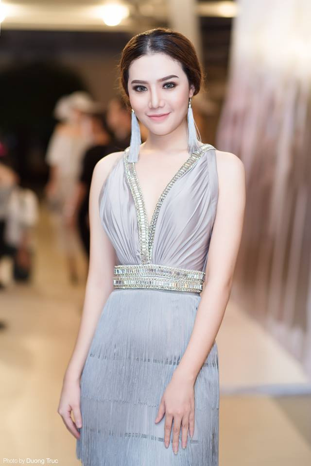 Nguyễn Thanh Trân cũng tham gia cuộc thi người mẫu.