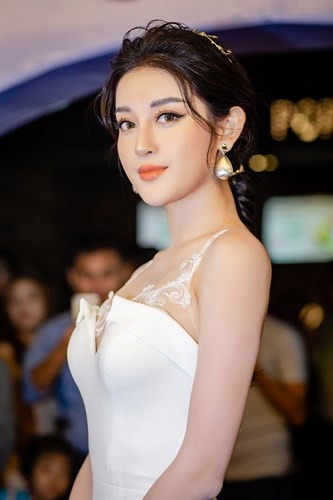 Huyền My phủ nhận thông tin sắp sửa lên xe hoa với tình cũ của Á hậu Tú Anh.