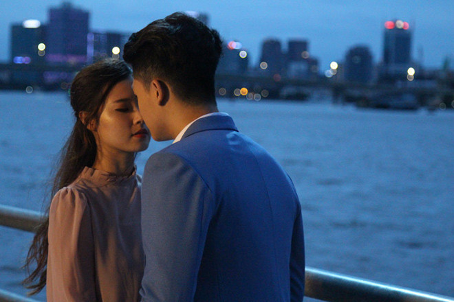 Harry Lu sau vụ tai nạn giao thông đã trải qua 20 cuộc phẫu thuật để lấy lại vẻ điển trai như ngày nào. Hot boy người Đài Loan từng gây chú ý vì chuyện tình cùng Hoàng Thùy Linh. Trong khi đó, Midu vẫn chưa công khai chuyện tình cảm nào sau khi chia tay thiếu gia Phan Thành.