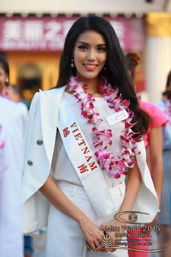 Lan Khuê có khả năng giao tiếp tốt bằng tiếng Anh. Ảnh: Miss World.