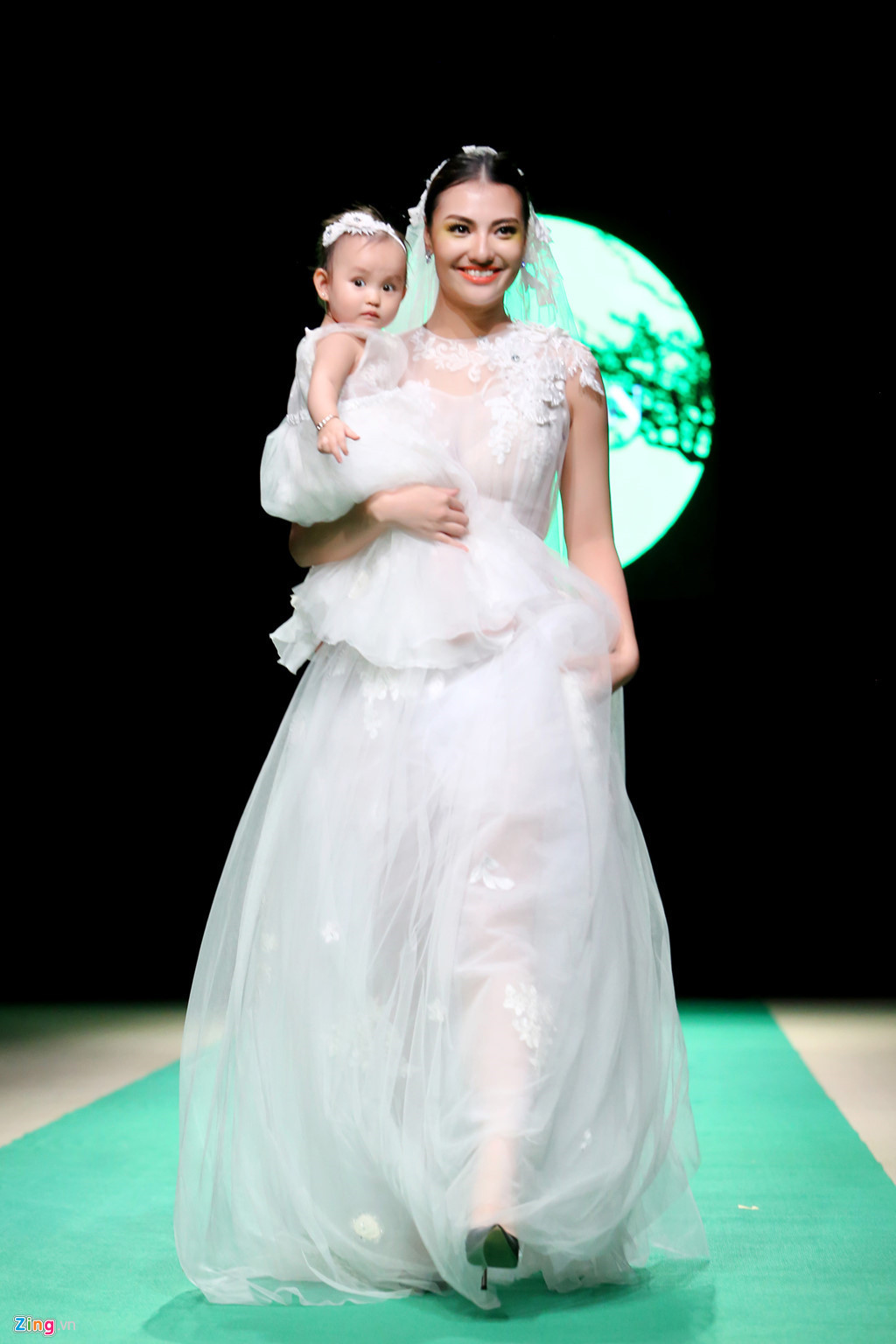 Hồng Quế không muốn con hoạt động trong môi trường giải trí nhiều cạm bẫy.