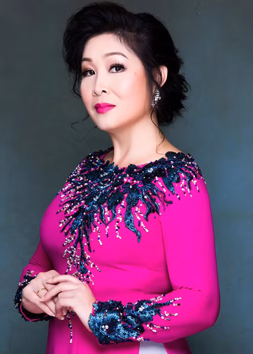 Tuy nhiên, nữ nghệ sĩ thừa nhận tình hình kinh doanh khó khăn, một trong hai sân khấu thuộc hệ thống kịch Hồng Vân đã phải đóng cửa.