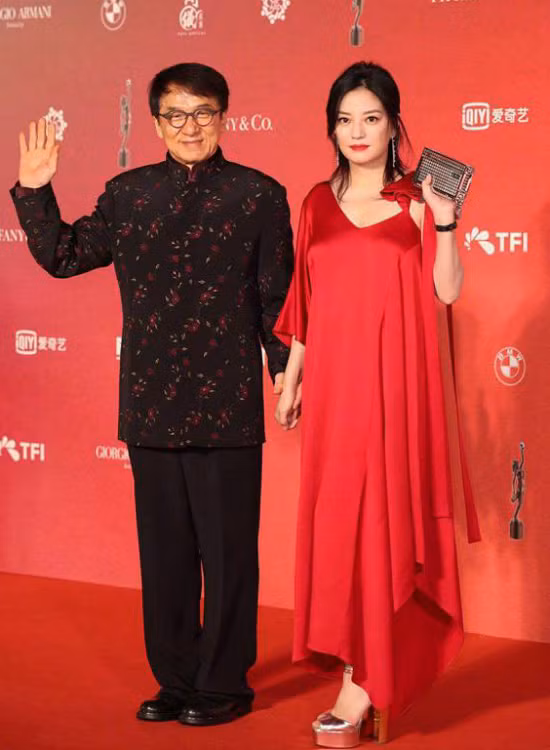 "Én nhỏ" tiết lộ, cô là "gương mặt thân quen" của sự kiện này trong suốt nhiều năm qua, tâm trạng vì thế rất vui vẻ, thoải mái.