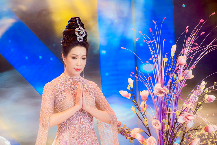 Vừa qua, sân khấu Trịnh Kim Chi cũng để lại nhiều dấu ấn với thành công của vở “Rặng Trâm Bầu” tại Liên hoan Kịch nói toàn quốc 2018.