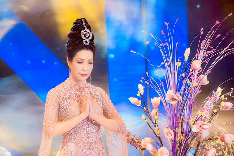 Vừa qua, sân khấu Trịnh Kim Chi cũng để lại nhiều dấu ấn với thành công của vở “Rặng Trâm Bầu” tại Liên hoan Kịch nói toàn quốc 2018.