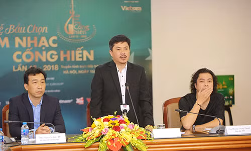 Nhà báo Lê Xuân Thành - Trưởng BTC Giải thưởng Âm nhạc Cống hiến trong buổi họp báo. Ảnh: BTC