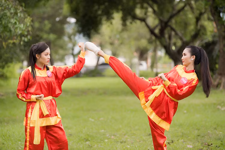 Thí sinh Lê Thanh Thủy với kinh nghiệm 5 năm học võ cổ truyền chia sẻ: “Em cảm thấy rất thú vị về buổi học. Được học võ cùng các bạn, cảm giác quen thuộc lại ùa về, em nhớ về những ngày từng học võ với tâm trạng háo hức và đầy năng lượng”.