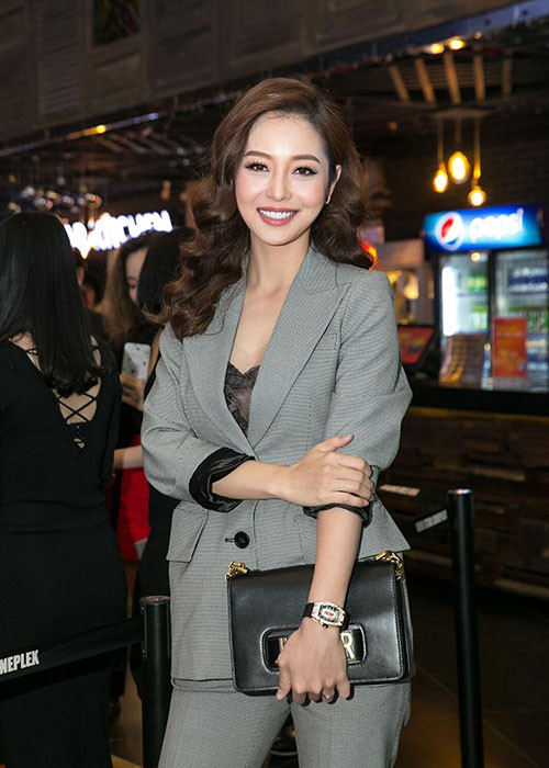 Jennifer Phạm ngày càng xinh đẹp mặn mà.