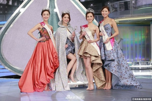 Dàn Hoa hậu, Á hậu Hong Kong 2018. Năm nay, việc chọn lựa danh vị cho các thí sinh dựa trên phiếu bầu của khán giả và đánh giá của giám khảo.