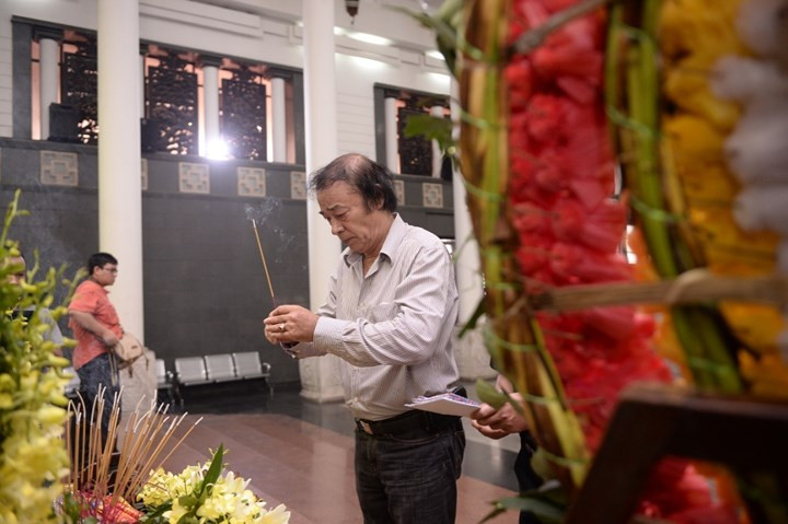 Đạo diễn điện ảnh Đào Bá Sơn trong lễ tang nghệ sĩ Bùi Cường.